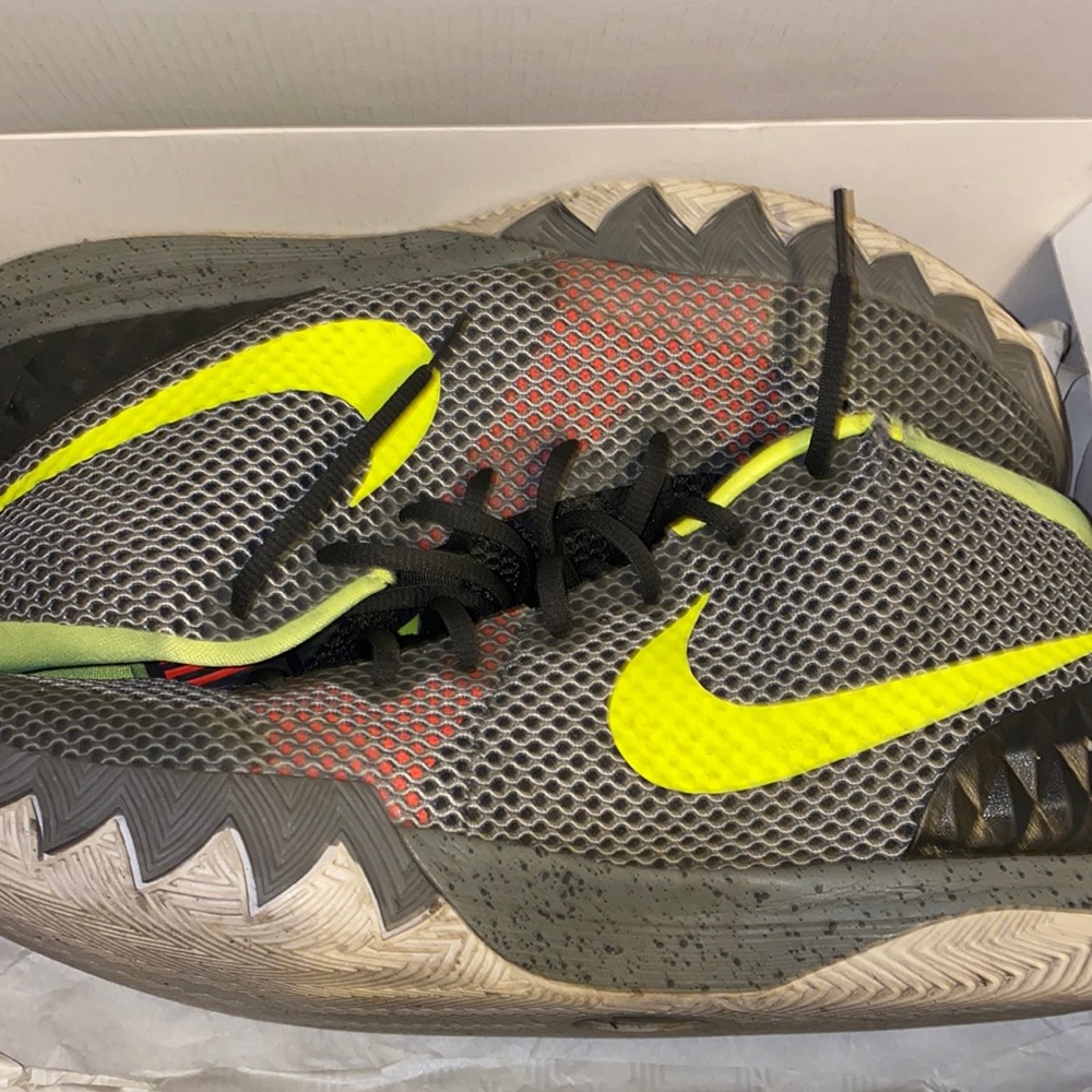 Kyrie 1